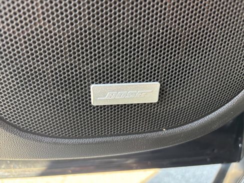 Used 2023 GMC Acadia SLT image 24