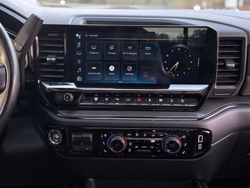 Used 2024 Chevrolet Silverado 2500 ZR2 w/ Technology Package image 47