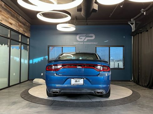 Used 2022 Dodge Charger SXT w/ Blacktop Package image 4