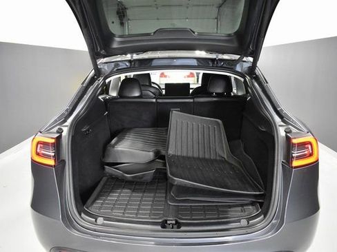 Used 2023 Tesla Model Y Long Range image 33