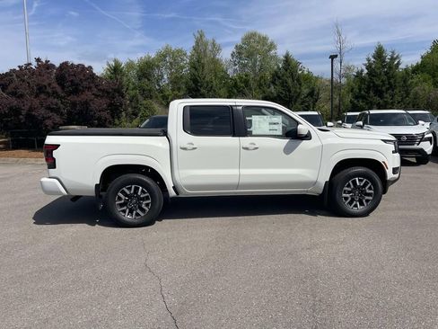 New 2026 Nissan Frontier SV w/ Tow Package AWD/4WD image 2