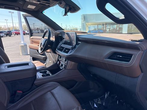 Used 2023 Chevrolet Suburban High Country AWD/4WD image 35