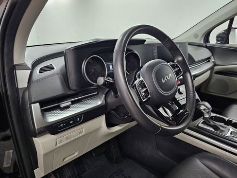 Used 2024 Kia Carnival LX image 10