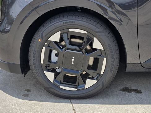 New 2026 Kia Carnival EX FWD image 8