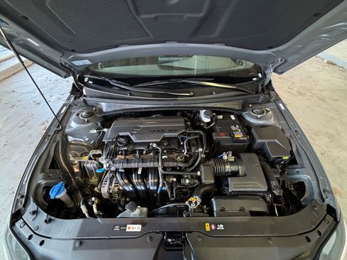 Used 2025 Hyundai Elantra SEL image 36