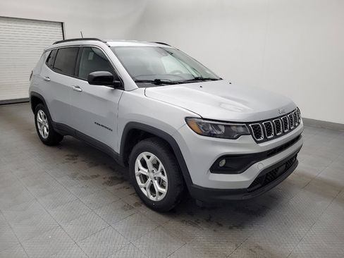 Used 2024 Jeep Compass Latitude image 11