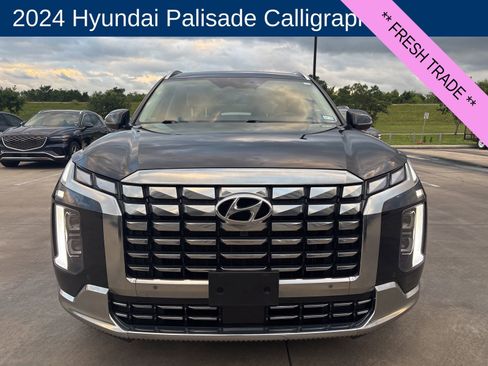 Used 2024 Hyundai Palisade Calligraphy FWD image 2