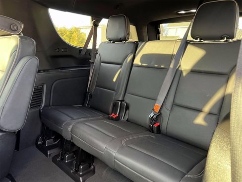 Used 2023 GMC Yukon XL SLT image 18