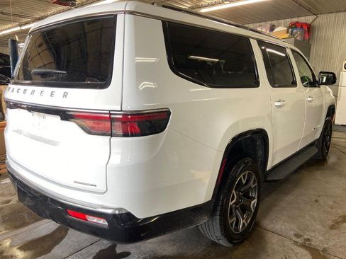 Used 2024 Jeep Wagoneer L Series III w/ Flexible Seating Group AWD/4WD image 5