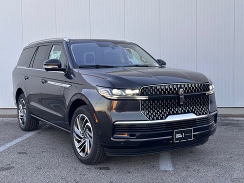 New 2025 Lincoln Navigator Reserve AWD/4WD image 7
