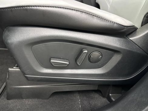 Used 2021 Ford Explorer XLT w/ Equipment Group 202A RWD image 10