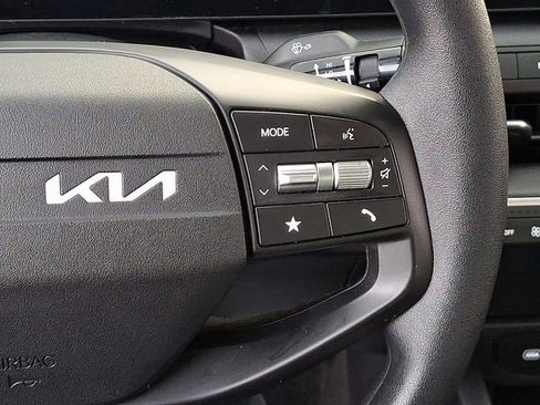 Used 2025 Kia K4 LX image 26