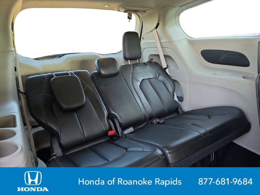 Used 2024 Chrysler Pacifica Touring-L FWD image 18