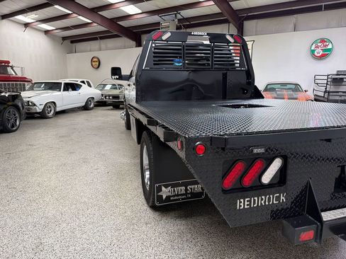 Used 2023 RAM 3500 Tradesman w/ Chrome Appearance Group RWD image 15