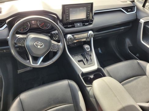 Used 2020 Toyota RAV4 XLE Premium image 9