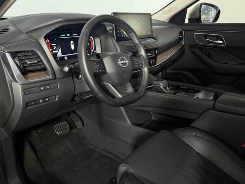 Used 2025 Nissan Rogue Platinum w/ Platinum Premium Package FWD image 13