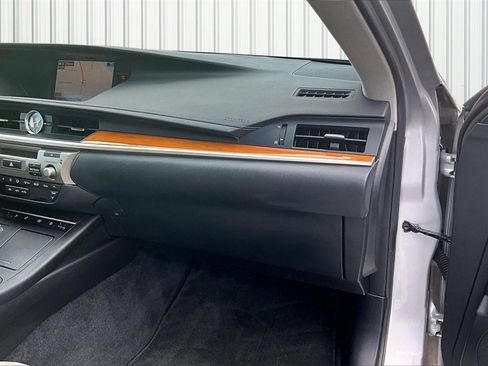 Used 2015 Lexus ES 300h image 13