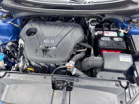 Used 2016 Hyundai Veloster FWD image 17