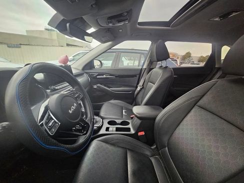 Used 2023 Kia Seltos SX w/ SX Sunroof Package image 10