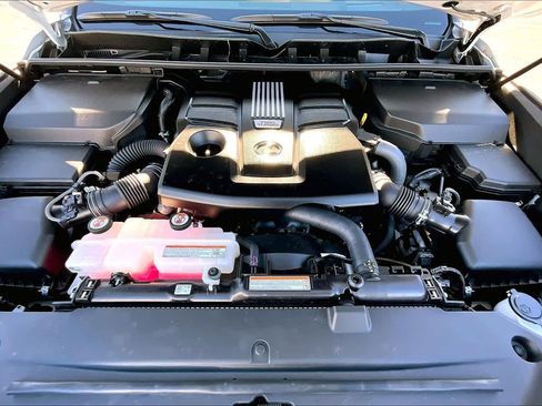 Used 2025 Lexus LX 600 4WD w/ Accessory Package (Z1) image 32