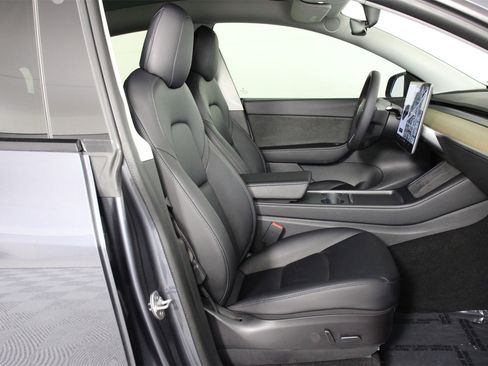 Used 2021 Tesla Model Y Long Range image 27