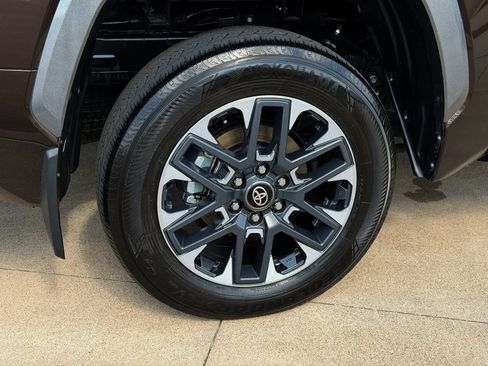 Used 2025 Toyota Tundra Limited w/ Power Package AWD/4WD image 8