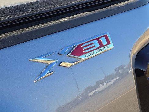 Used 2025 GMC Sierra 2500 SLT w/ SLT Premium Package image 13