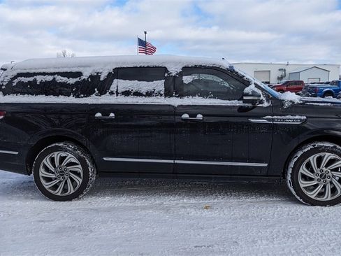 Used 2024 Lincoln Navigator L Reserve image 2