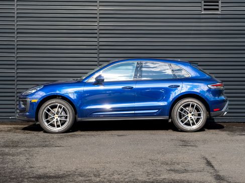 Certified 2023 Porsche Macan AWD/4WD image 2