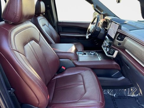 Used 2024 Ford Expedition Limited RWD image 10