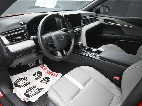 Used 2025 Toyota Camry SE w/ Convenience Package FWD image 19