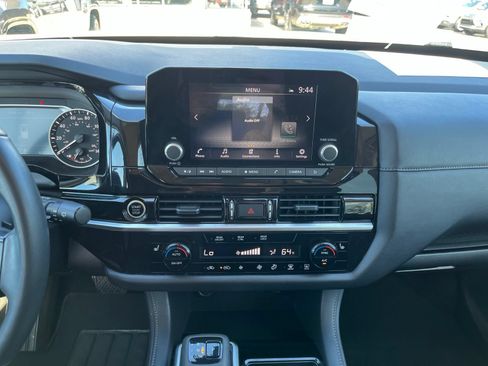 Used 2024 Nissan Pathfinder SV FWD image 10