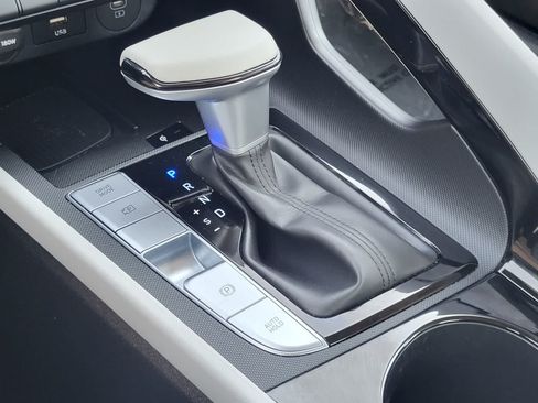 Used 2025 Hyundai Elantra Limited FWD image 24