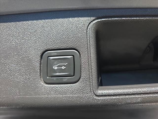 Used 2020 GMC Terrain SLE w/ Driver Convenience Package AWD/4WD image 13