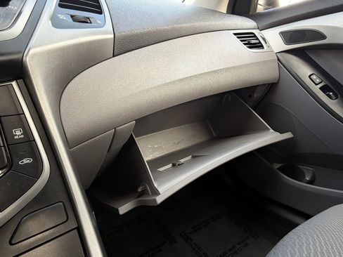 Used 2016 Hyundai Elantra SE image 27