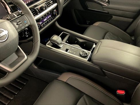 New 2026 Nissan Pathfinder Platinum AWD/4WD image 12