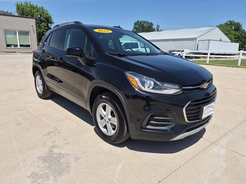 Used 2022 Chevrolet Trax LT w/ Driver Confidence Package AWD/4WD image 3