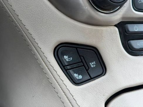Used 2015 GMC Yukon Denali w/ Premium Package AWD/4WD image 19