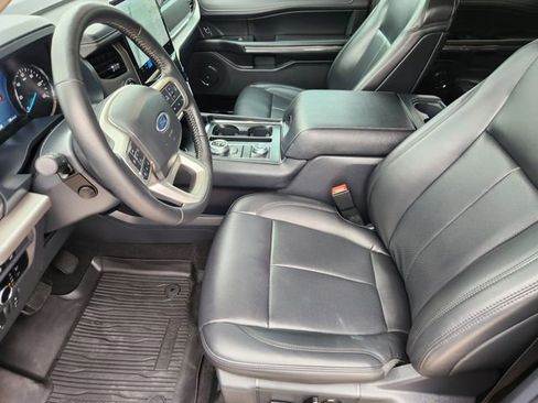 Used 2024 Ford Expedition XLT AWD/4WD image 12