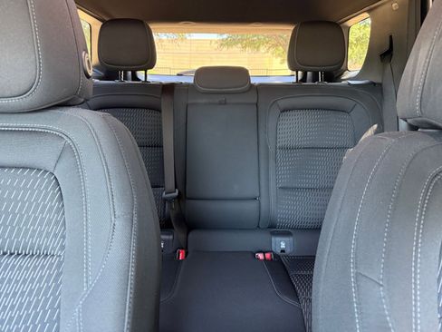 Used 2025 Chevrolet Equinox LT FWD image 39