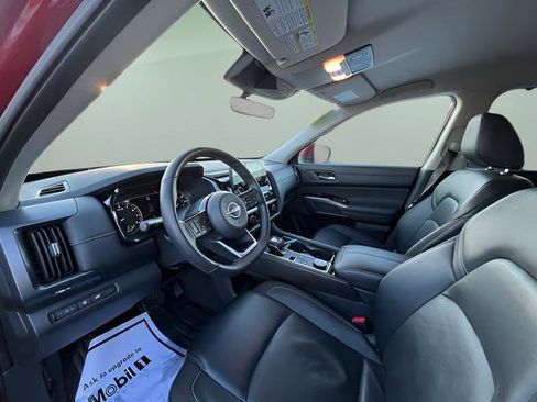 Used 2025 Nissan Pathfinder SL image 12