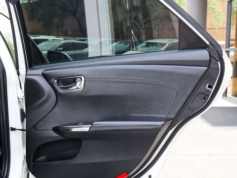 Used 2017 Toyota Avalon Limited w/ All Weather Liner Package FWD image 26