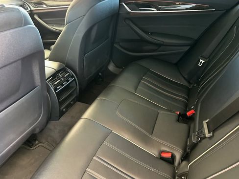 Used 2019 BMW 530i w/ Luxury Package RWD image 4