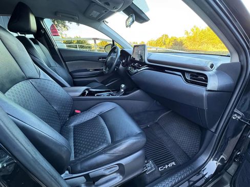 Used 2020 Toyota C-HR Limited image 15