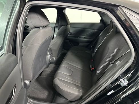 Certified 2025 Hyundai Elantra SEL image 24