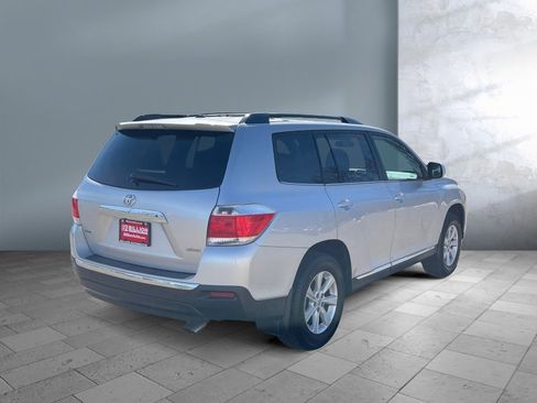 Used 2012 Toyota Highlander SE w/ Tow Pkg image 6