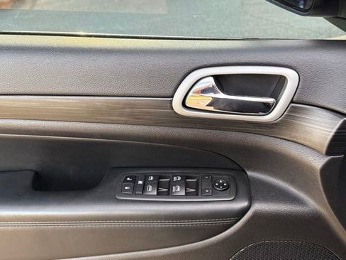 Used 2021 Jeep Grand Cherokee Laredo X image 15