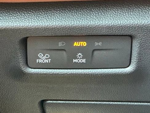 Certified 2026 Volkswagen Tiguan SEL R-Line AWD/4WD image 35