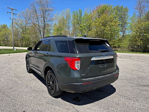 Used 2022 Ford Explorer XLT AWD/4WD image 7