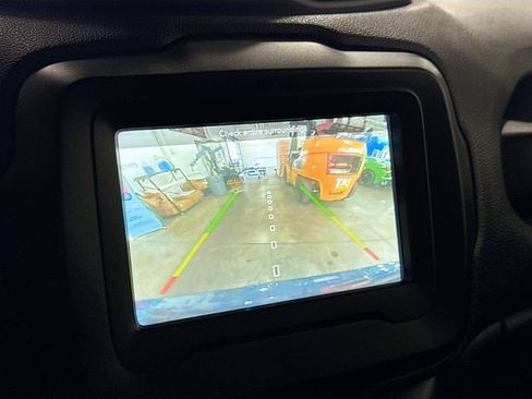 Used 2020 Jeep Renegade Limited image 14